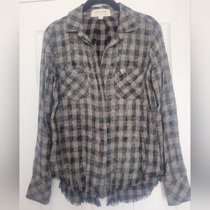 Cloth & Stone Raw edge, tailored, soft button down XS Gray and Black
